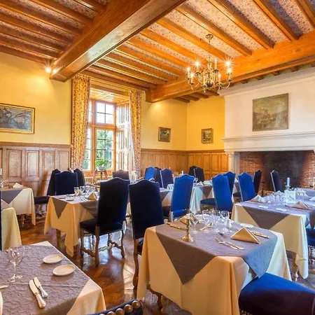 Летний дом Chateau Sleeps 48 Pool Wifi Брантом