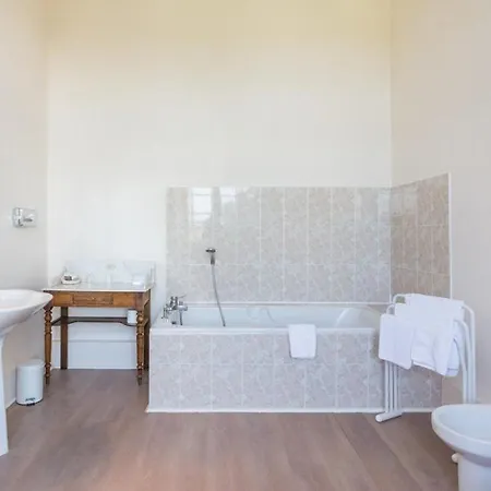 Летний дом Chateau Sleeps 48 Pool Wifi *