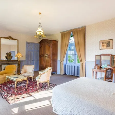 Летний дом Chateau Sleeps 48 Pool Wifi Брантом