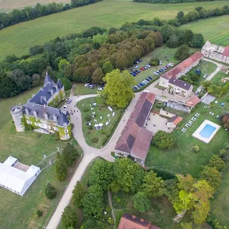 Летний дом Chateau Sleeps 48 Pool Wifi Брантом