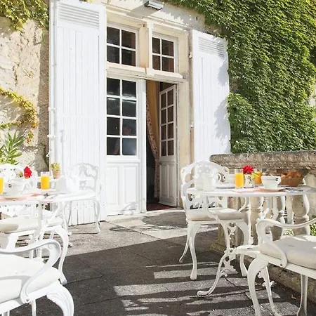 Летний дом Chateau Sleeps 48 Pool Wifi Брантом